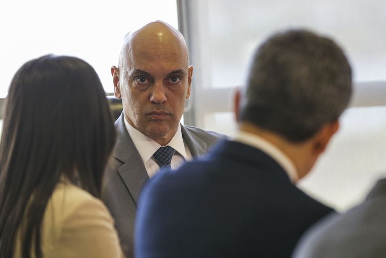 Bolsonaro volta a pedir afastamento de Moraes de inquérito sobre golpe