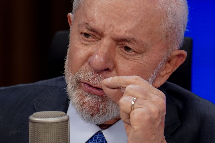 Lula descarta desvinculação de aposentadoria do salário mínimo