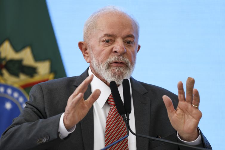 Lula diz que ama inflação baixa e não é contra desoneração