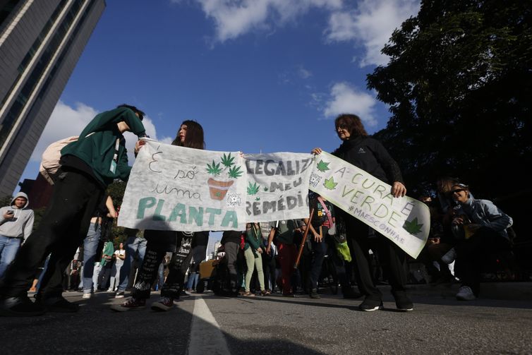 Lula diz que ciência deve decidir sobre uso de maconha