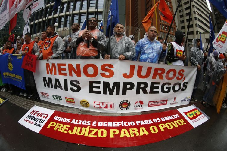 Centrais sindicais unem-se em protesto contra alta da taxa de juros