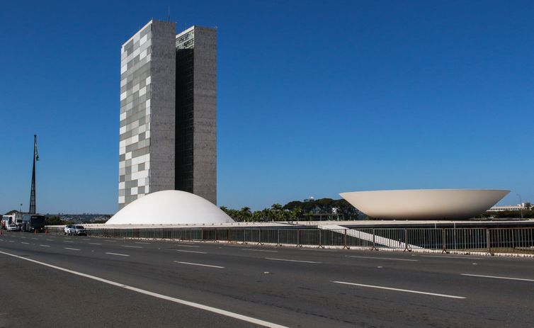 Discursos pró-armas dominam debate sobre questão no Congresso Nacional