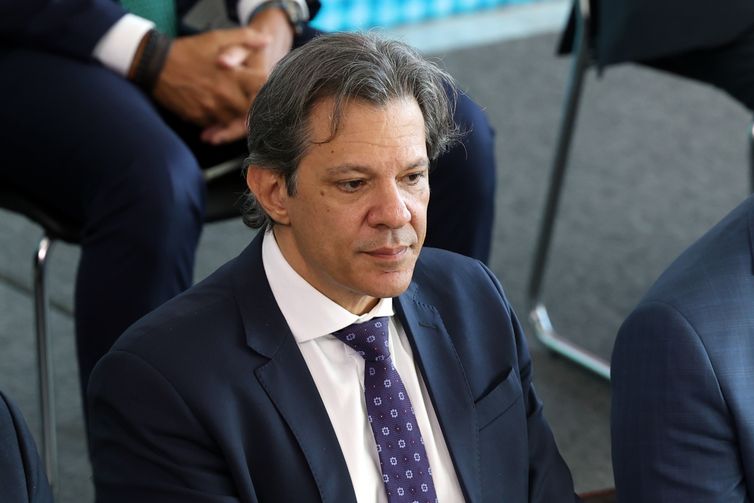 Haddad anuncia R$ 25,9 bilhões em cortes de despesas obrigatórias