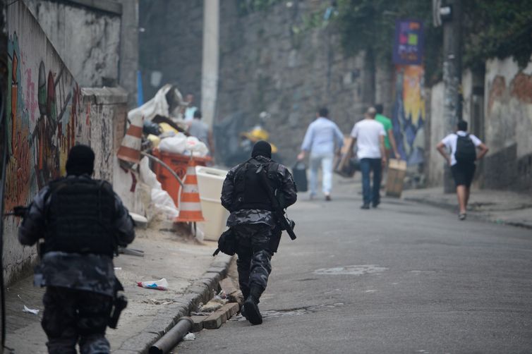 STF sugere meta anual para redução da letalidade policial no Rio