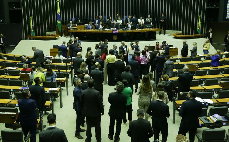 Ação contra emendas impositivas quer devolver orçamento ao Executivo