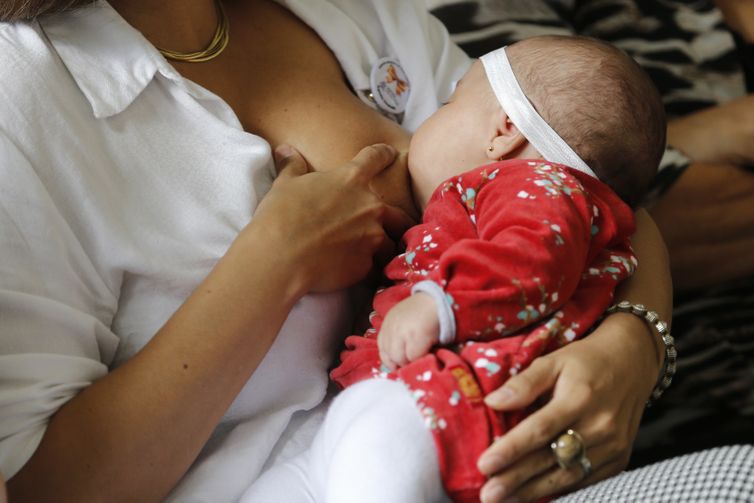 Creches e escola de educação infantil devem promover aleitamento