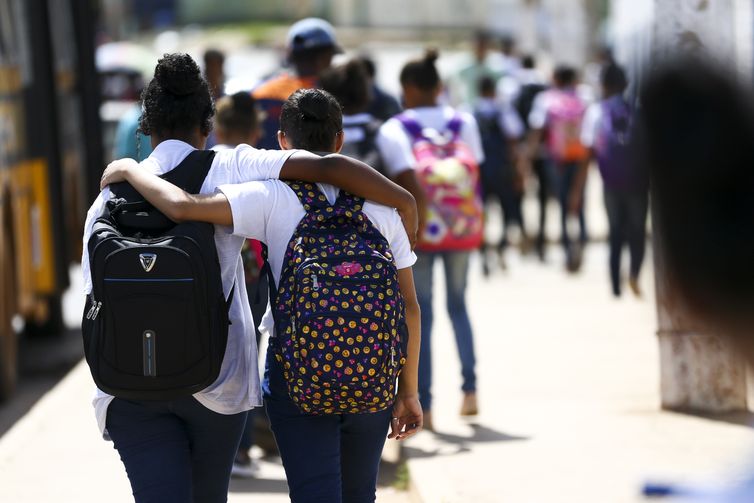 Brasil discute estratégias para melhorar educação para a adolescência