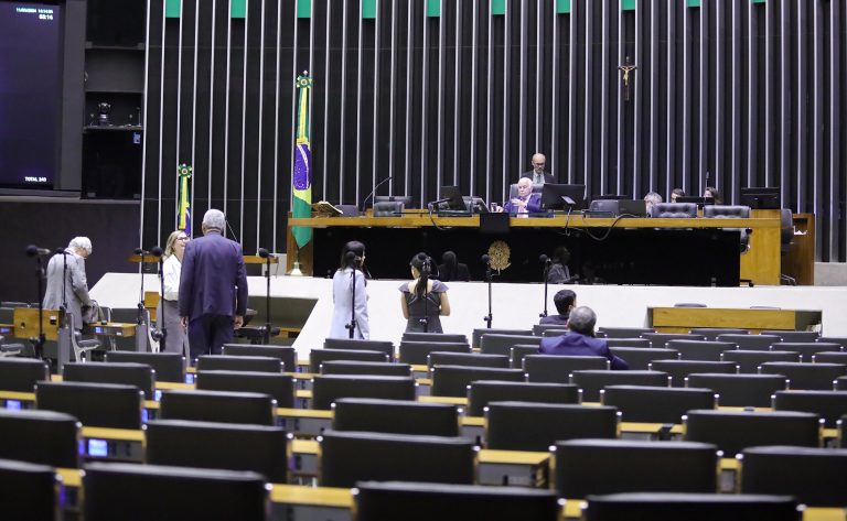 Câmara dos Deputados aprova fim gradual da desoneração da folha de pagamento