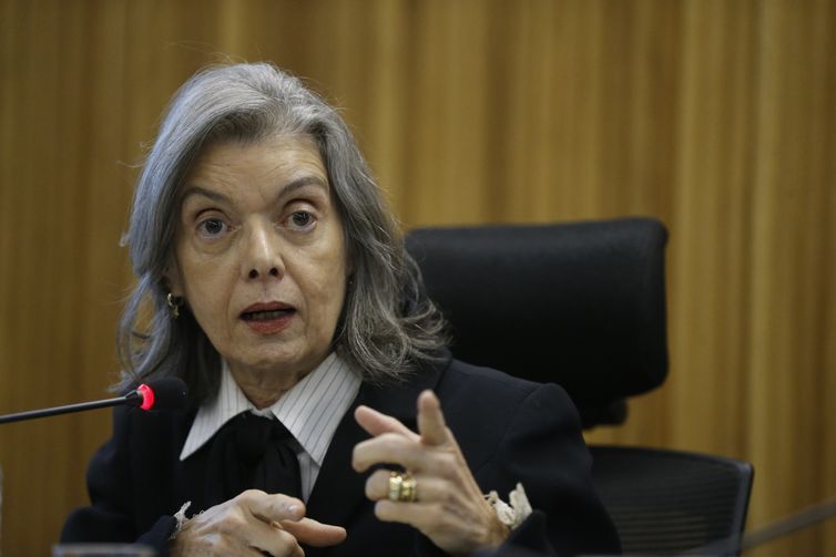 Cármen Lúcia condena episódios de violência na campanha eleitoral