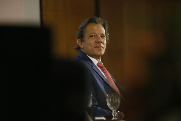 Em Nova York, Haddad diz que despesas estão dentro do arcabouço