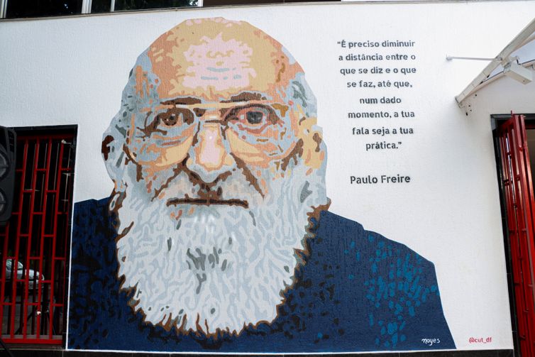 Instituto lança série que desmistifica obra de Paulo Freire 