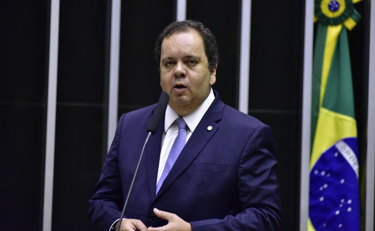 Elmar Nascimento assume candidatura e defende renovação da Câmara