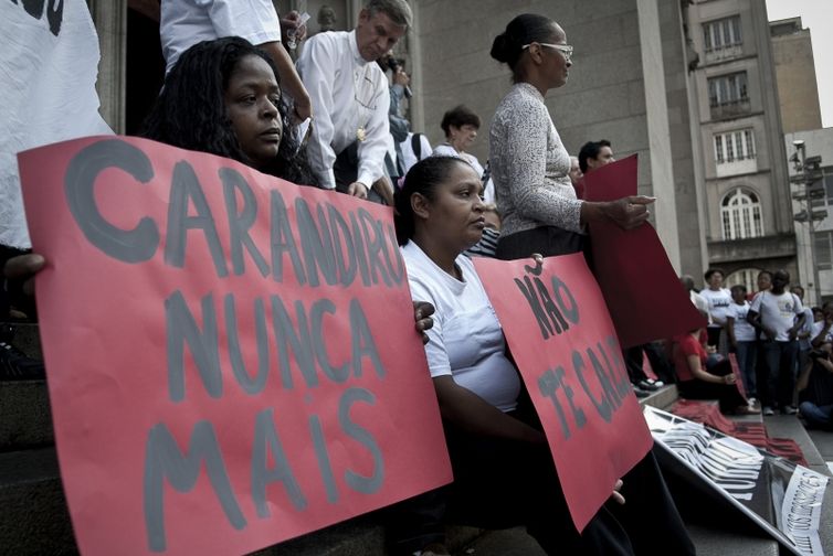 Justiça de SP extingue penas de policiais pelo massacre do Carandiru