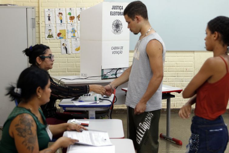 Missões internacionais dizem que eleições ocorreram de forma ordenada 