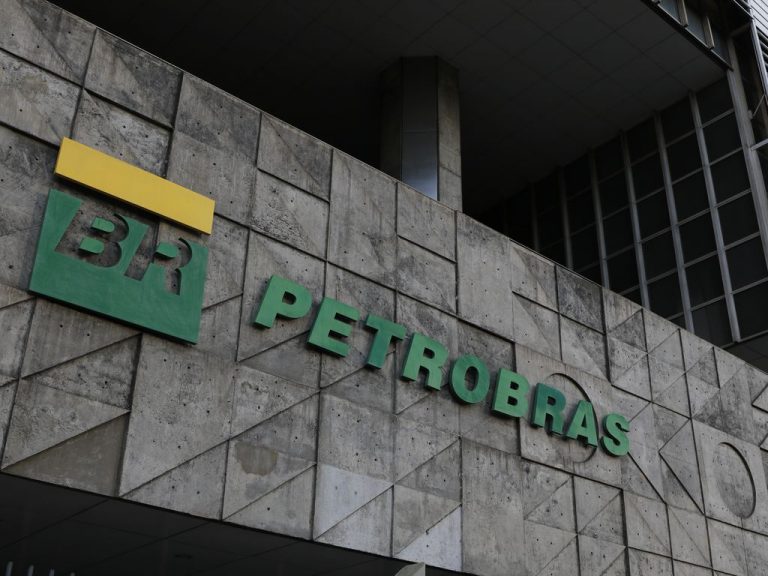 Projeto abre crédito especial de R$ 552 milhões no Orçamento para empresas do grupo Petrobras.