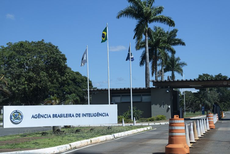 Abin municiou Bolsonaro com dados para produzir desinformação, diz PF