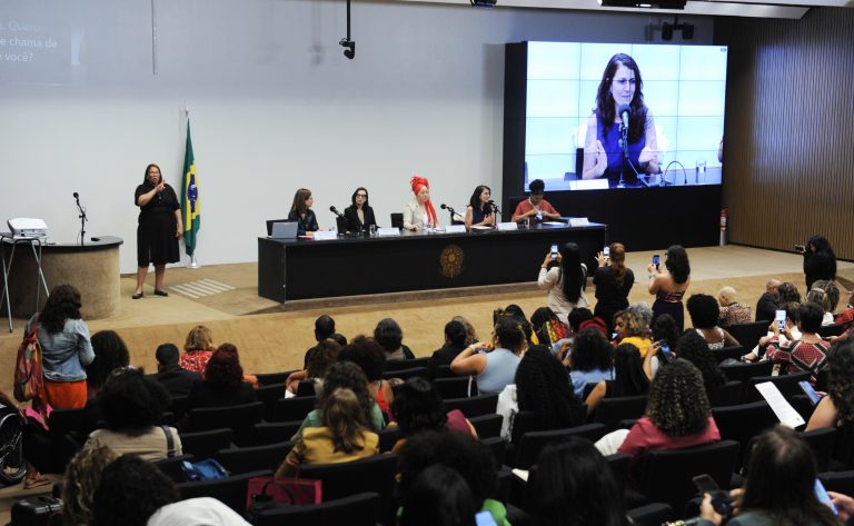 Autoridades e especialistas cobram atuação dos partidos no combate à violência política contra mulheres