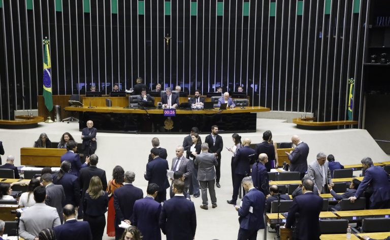 Câmara conclui votação de projeto que regulamenta emendas ao Orçamento; texto segue para sanção