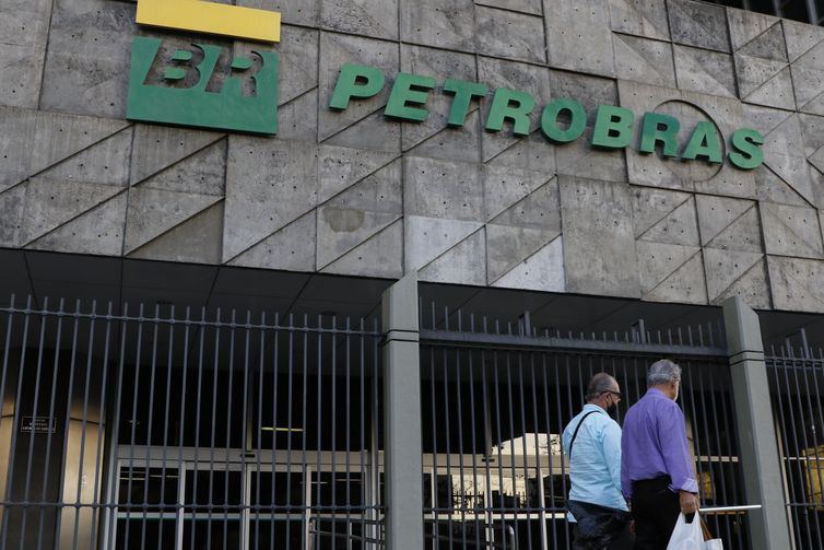 Petrobras aprova pagamento de R$ 20 bilhões aos acionistas