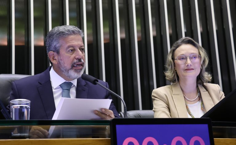 Câmara homenageia autoridades e personalidades por serviços relevantes prestados ao Legislativo e ao Brasil