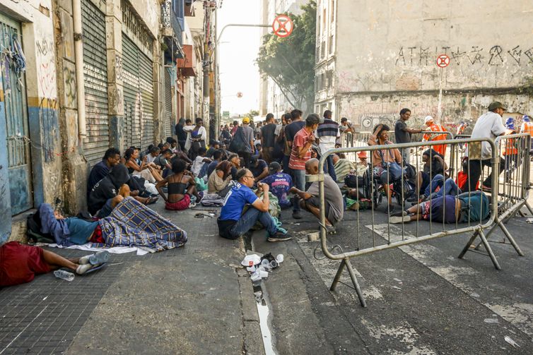 Estrutura da prefeitura leva a confinamento de pessoas na Cracolândia